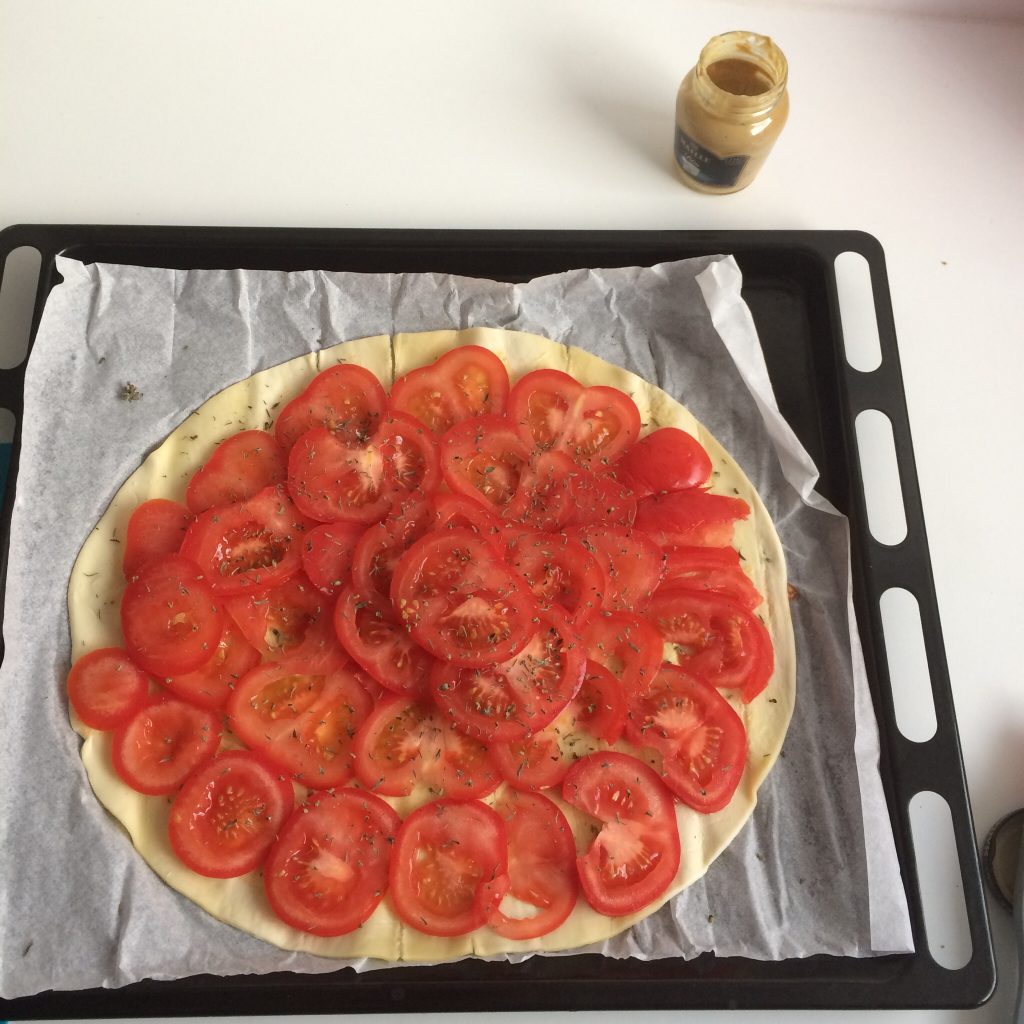 tarte à la tomate avant cuisson
