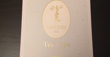 boîte du livre tea time de Ladurée