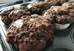 muffins au chocolat dans leur plat de cuisson