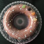 photo de gâteau ressemblant à un donut géant