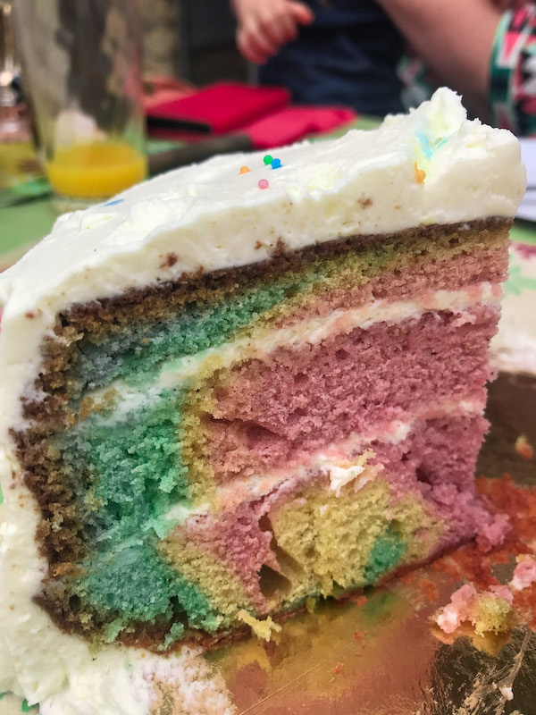 intérieur du rainbow cake