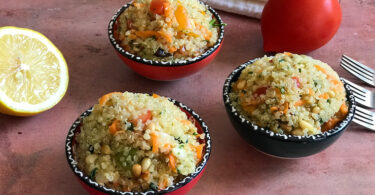 bol de salade de quinoa aux légumes